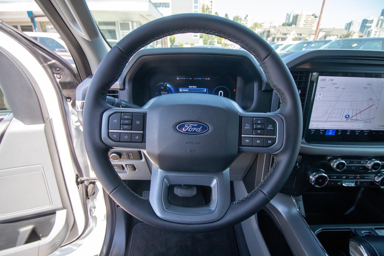 2025 Ford F-150 Lightning XLT 4WD SuperCrew 5.5' Box Photo5