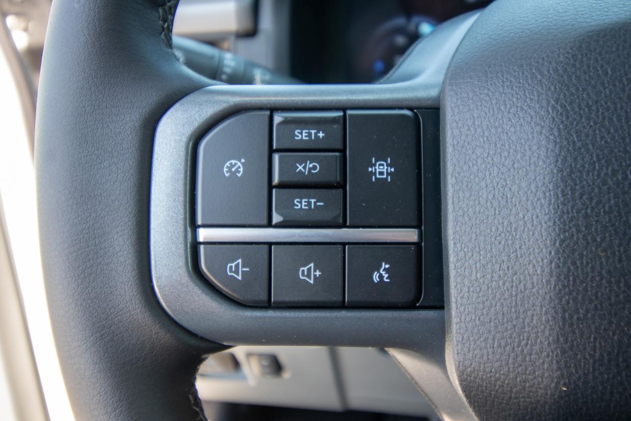 2025 Ford F-150 Lightning XLT 4WD SuperCrew 5.5' Box Photo5