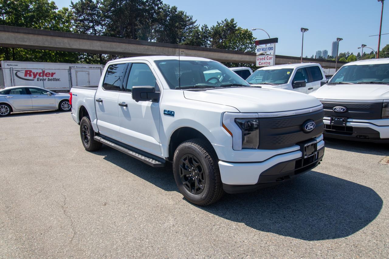 2025 Ford F-150 Lightning XLT 4WD SuperCrew 5.5' Box Photo5
