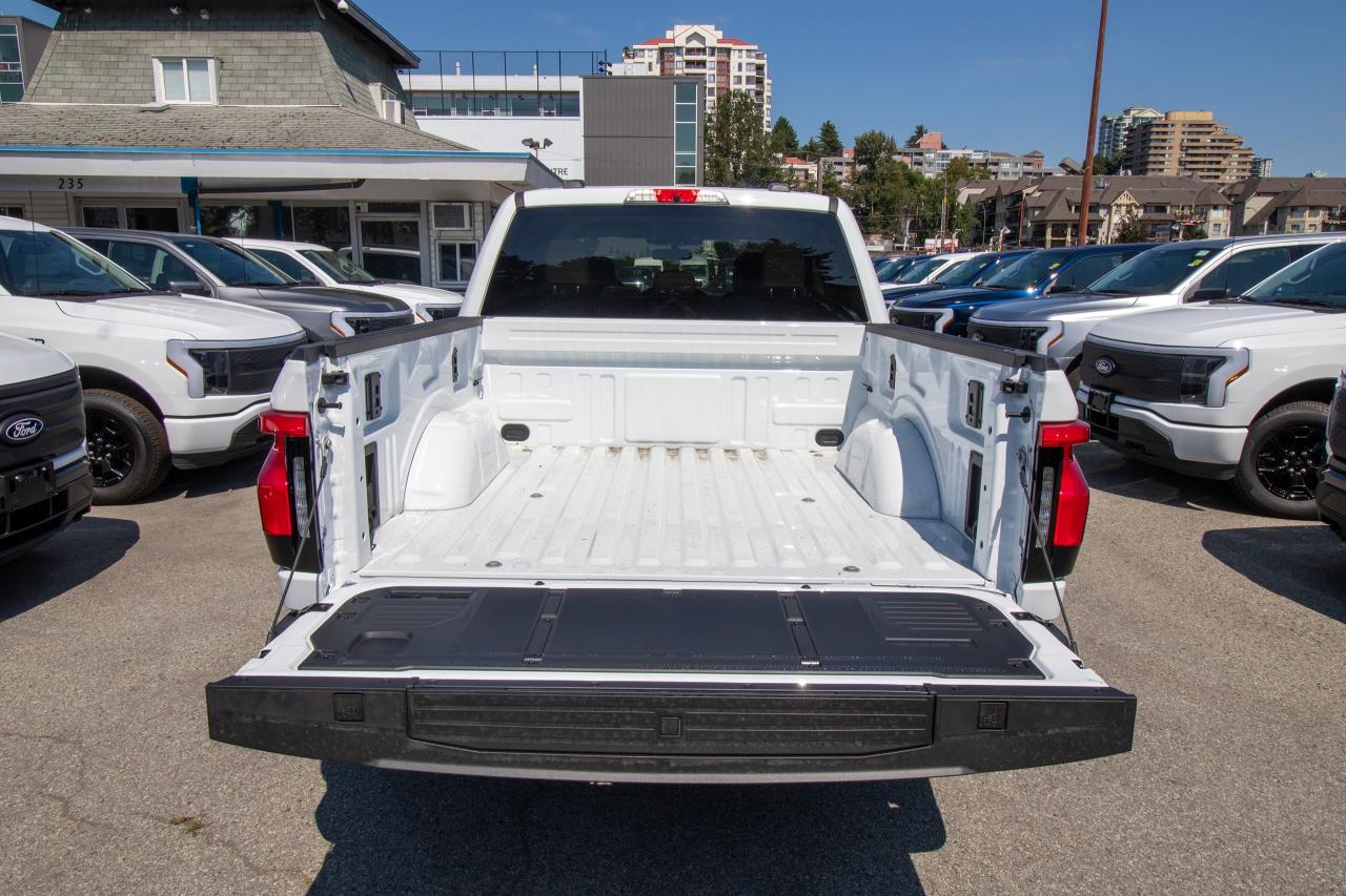 2025 Ford F-150 Lightning XLT 4WD SuperCrew 5.5' Box Photo5