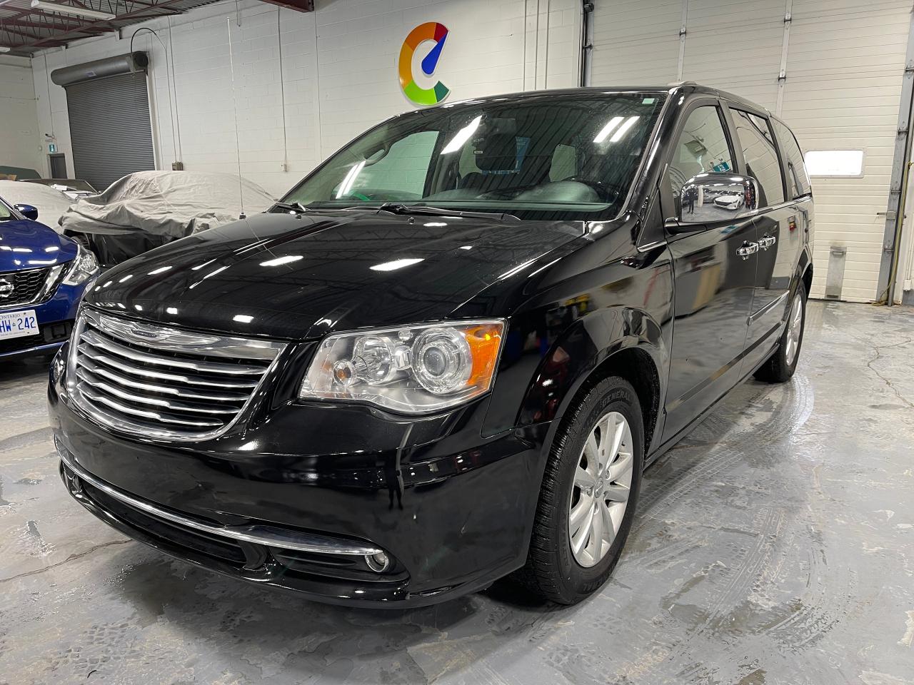 Used 2016 Chrysler Town & Country Limited for sale in North York, ON