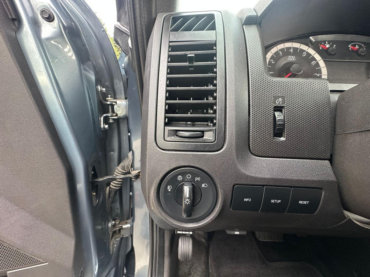 2010 Ford Escape 4WD 4DR V6 AUTO XLT - Photo #30