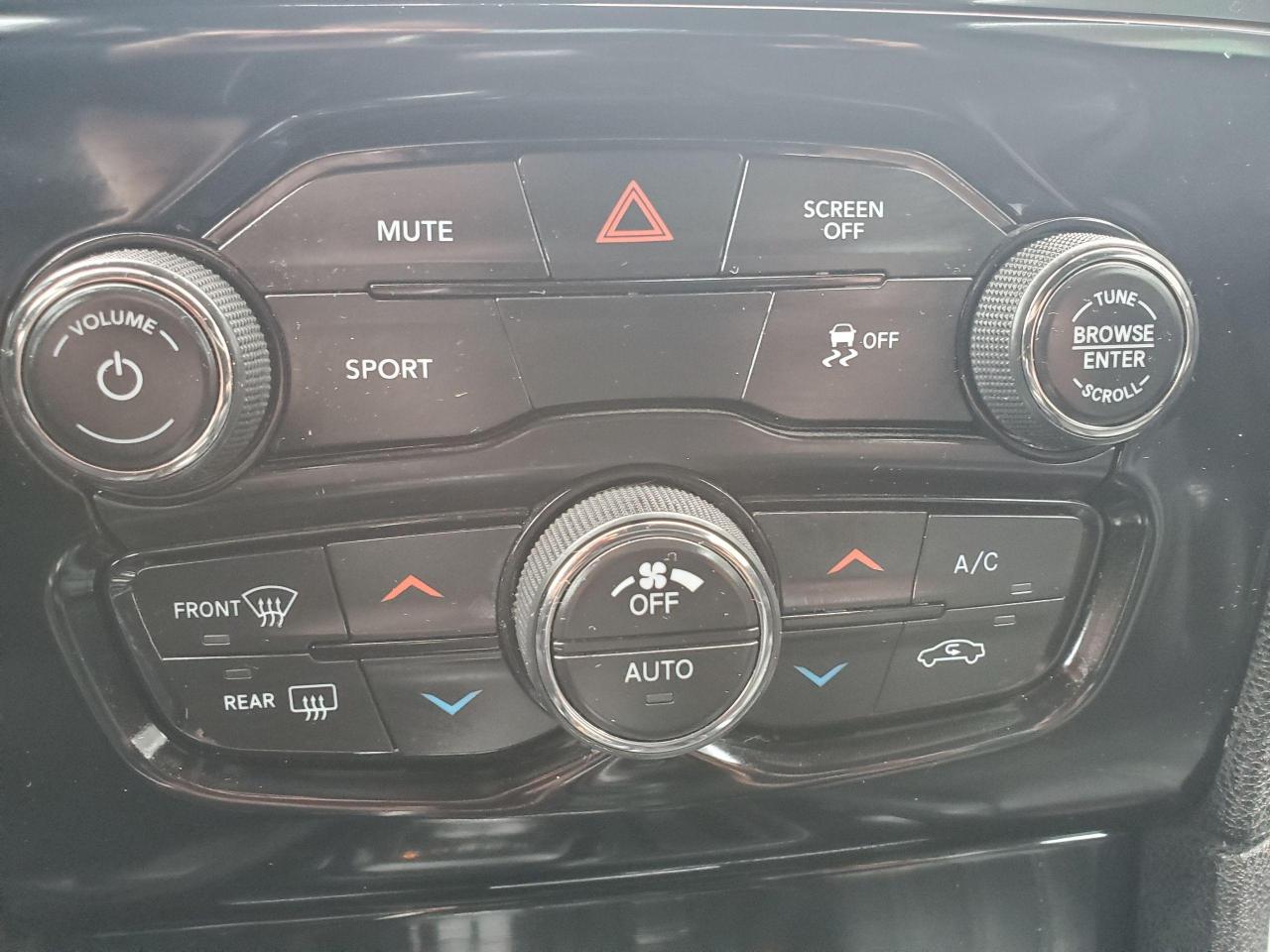 2018 Chrysler 300 300S-LEATHER-REAR CAMERA-HEATED SEATS-BLUETOOTH - Photo #17
