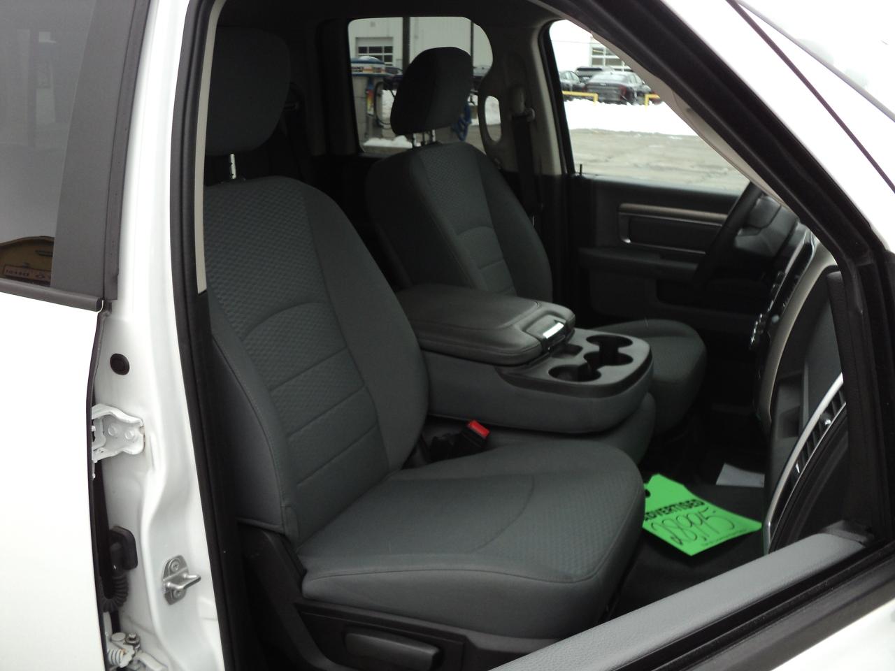 2020 RAM 1500 Classic SLT QuadCab 4x4 3.6L6cyl  6'4" Box BackUpCan - Photo #12