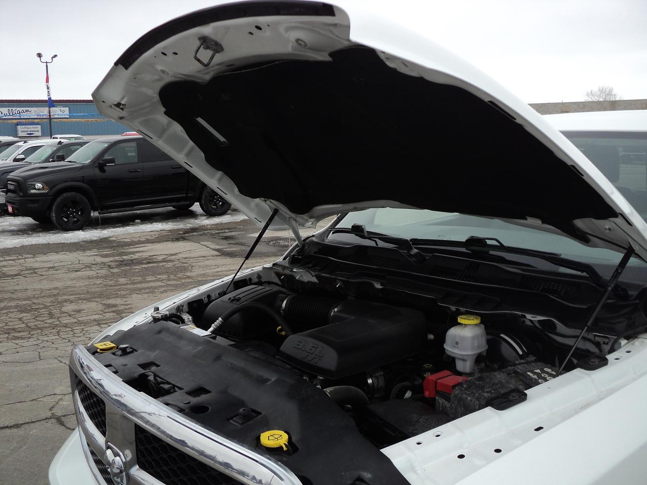 2020 RAM 1500 Classic SLT QuadCab 4x4 3.6L6cyl  6'4" Box BackUpCan - Photo #33