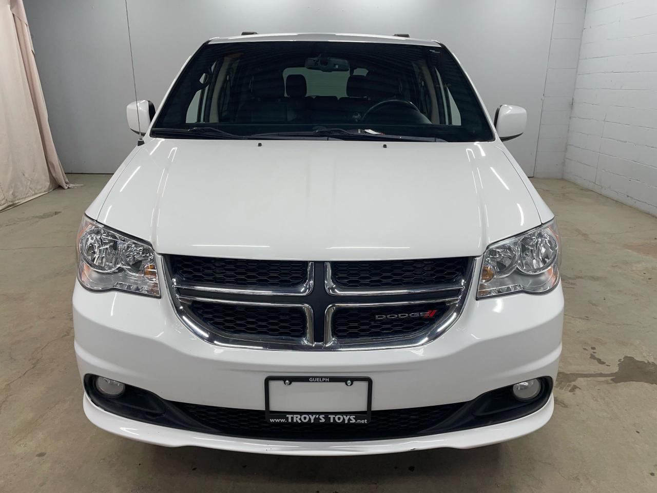 2016 Dodge Grand Caravan SXT Premium Plus Photo2