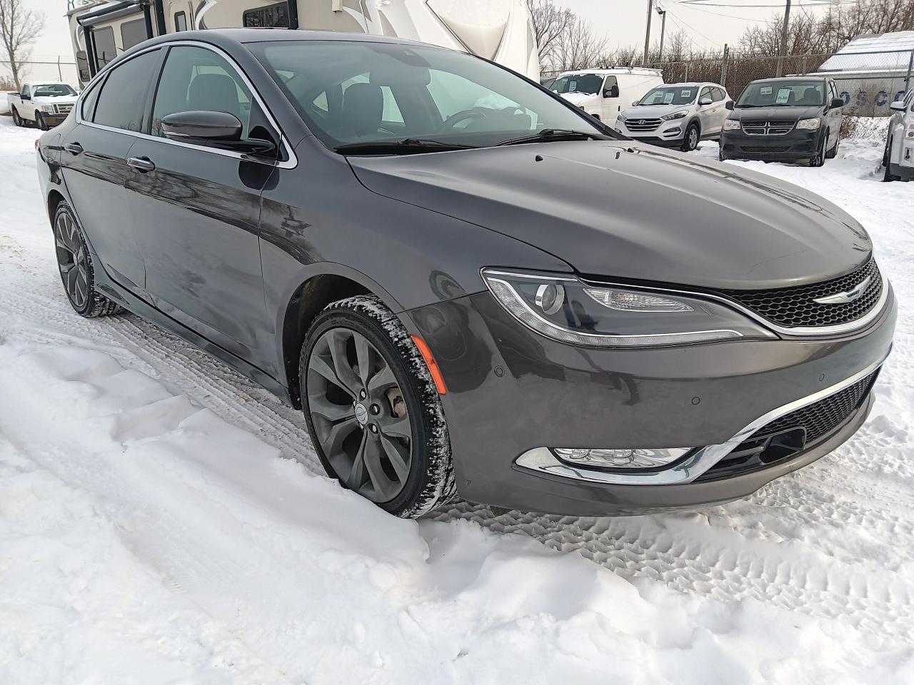 2015 Chrysler 200 C AWD, Leather, Nav, Bspot, Lane Assist, Sunroof - Photo #3