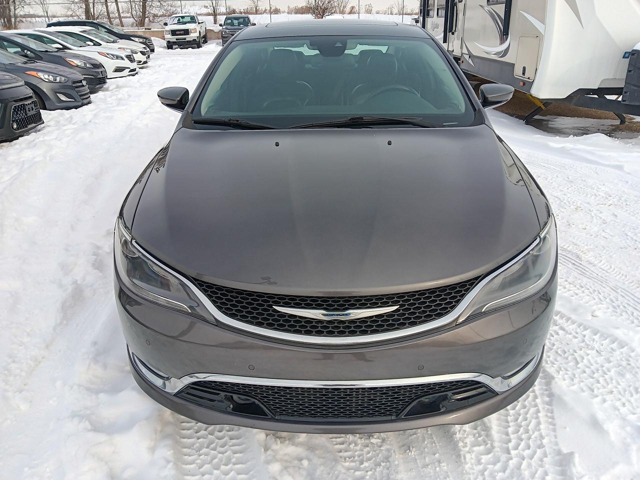 2015 Chrysler 200 C AWD, Leather, Nav, Bspot, Lane Assist, Sunroof - Photo #2