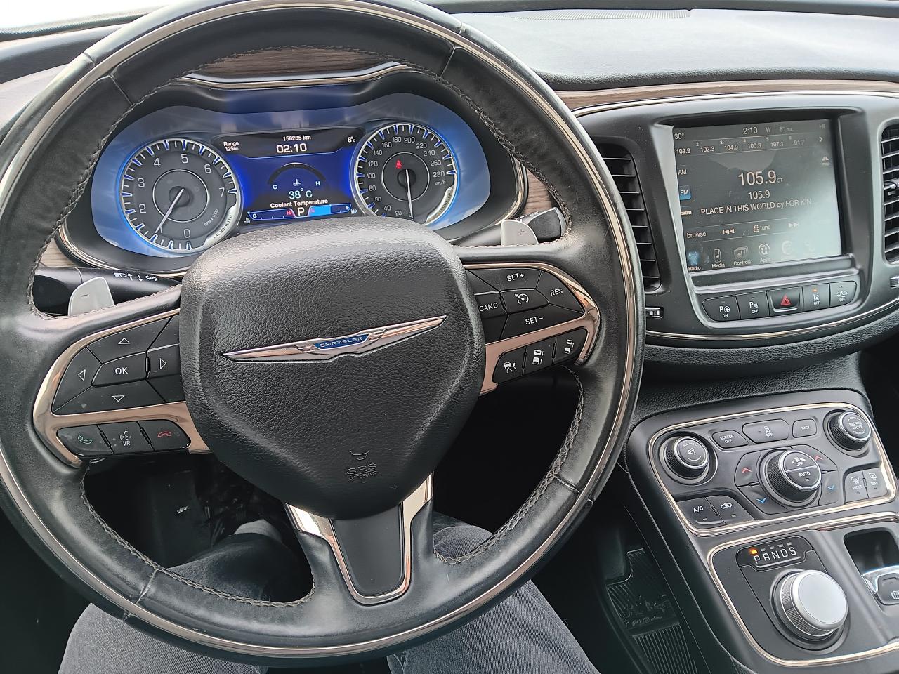 2015 Chrysler 200 C AWD, Leather, Nav, Bspot, Lane Assist, Sunroof - Photo #13