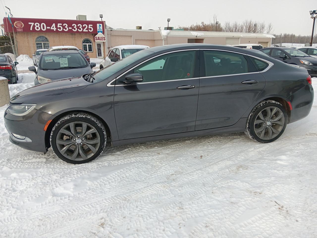 2015 Chrysler 200 C AWD, Leather, Nav, Bspot, Lane Assist, Sunroof - Photo #4