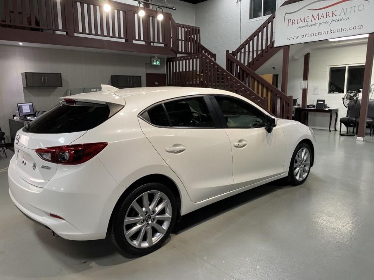 2017 Mazda MAZDA3 Grand Touring Photo6