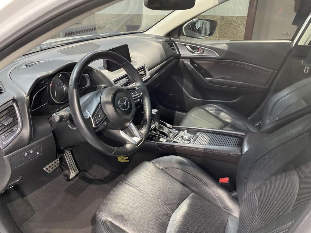 2017 Mazda MAZDA3 Grand Touring Photo11