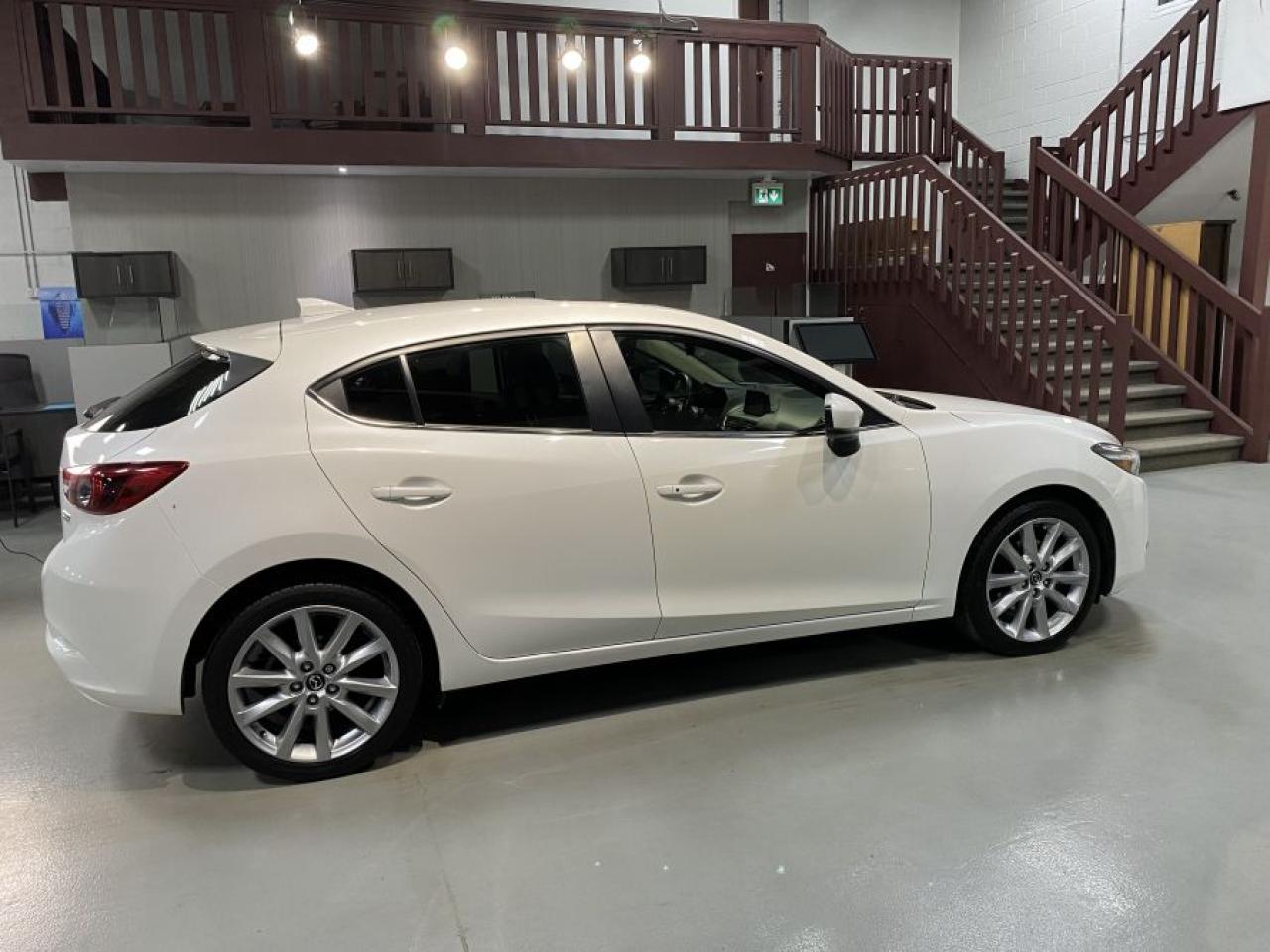 2017 Mazda MAZDA3 Grand Touring Photo7