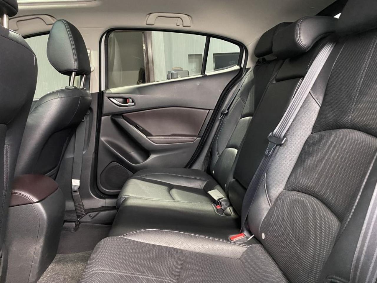 2017 Mazda MAZDA3 Grand Touring Photo16