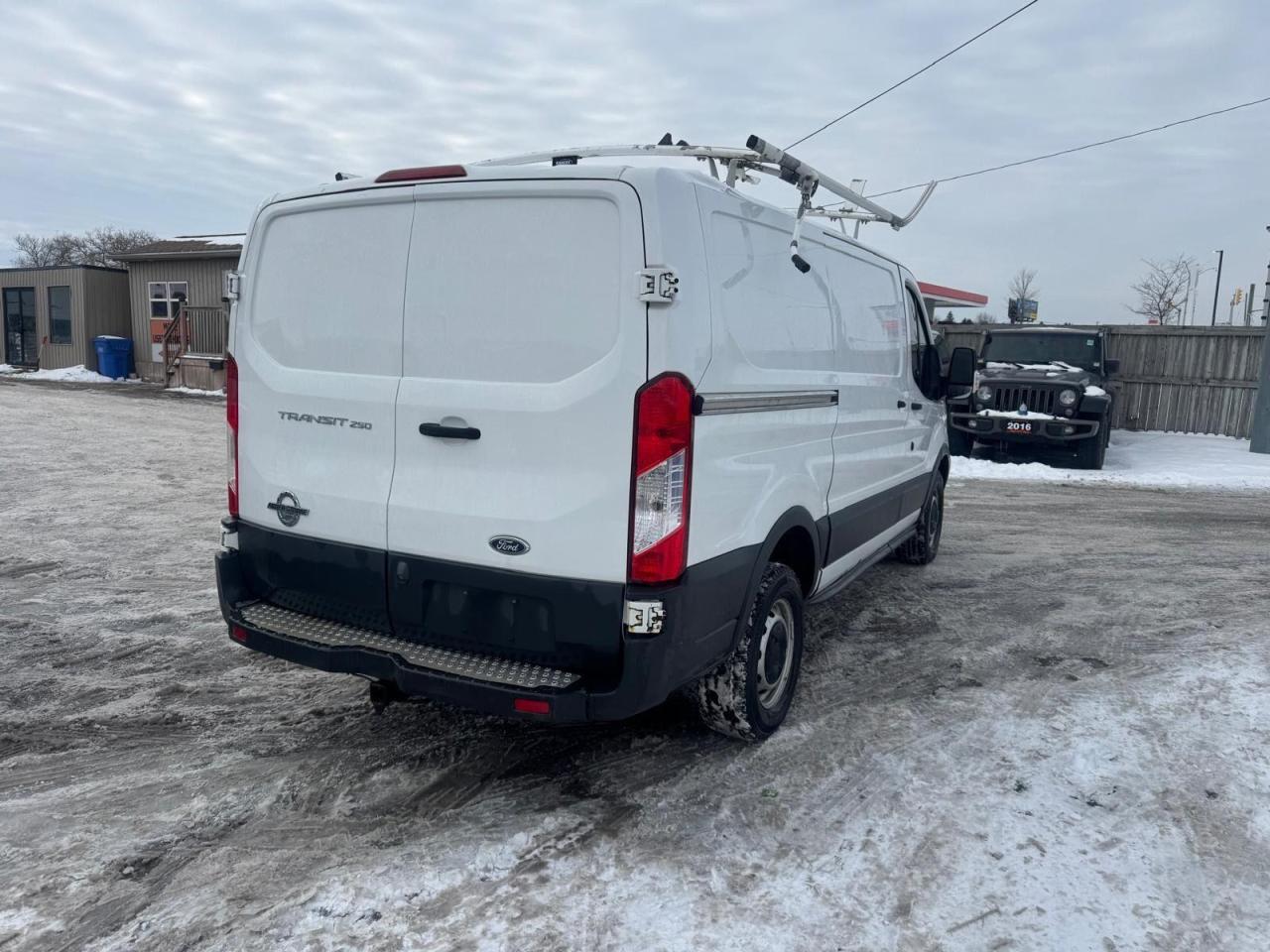 2015 Ford Transit Cargo Van T250, LOW ROOF, 130" WB, DIESEL, RUNS WELL, AS IS - Photo #5