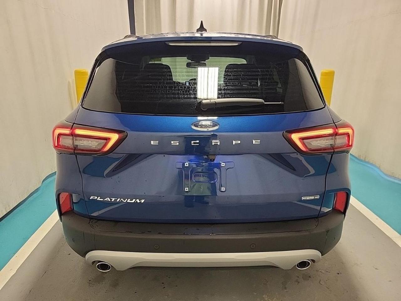 2023 Ford Escape Platinum Hybrid Photo4