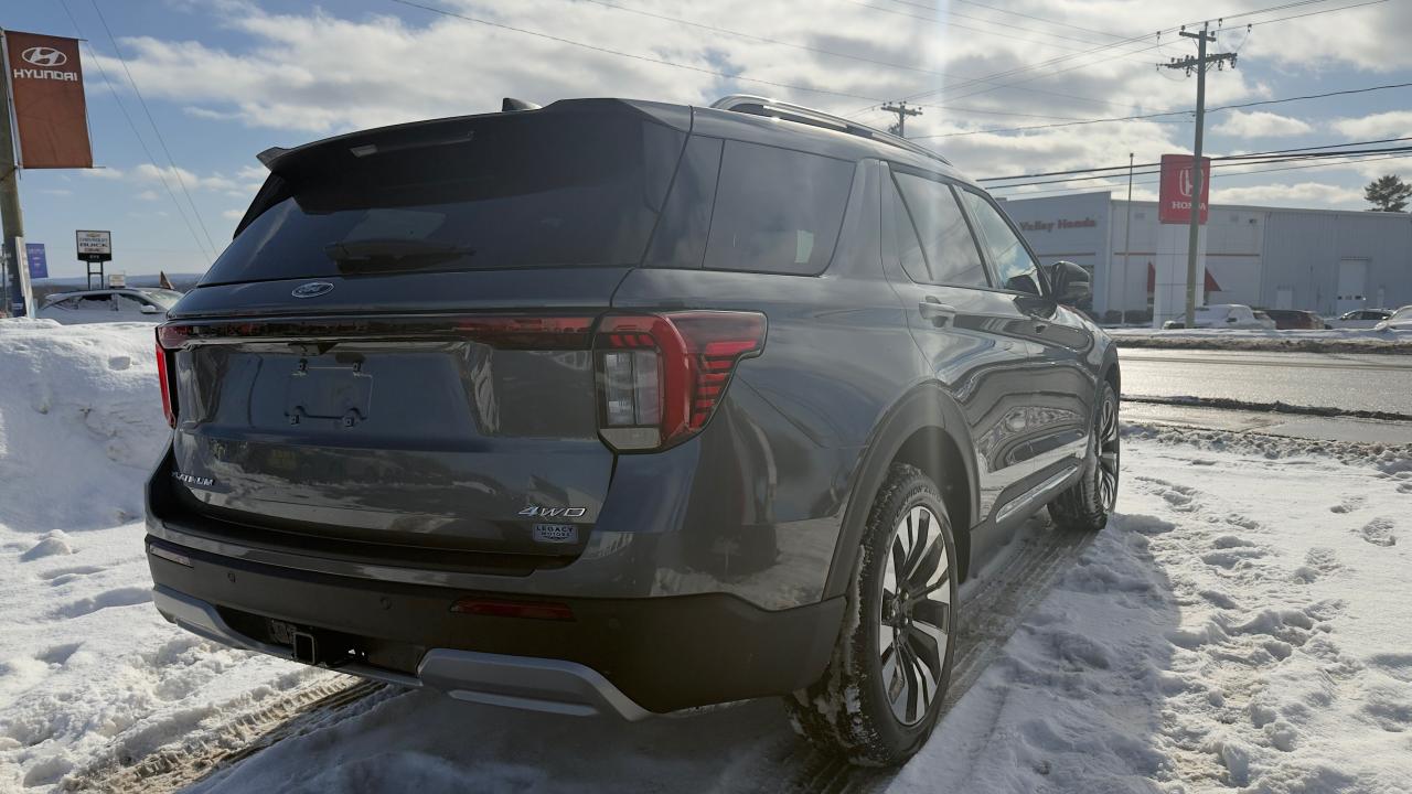 2025 Ford Explorer Platinum Photo