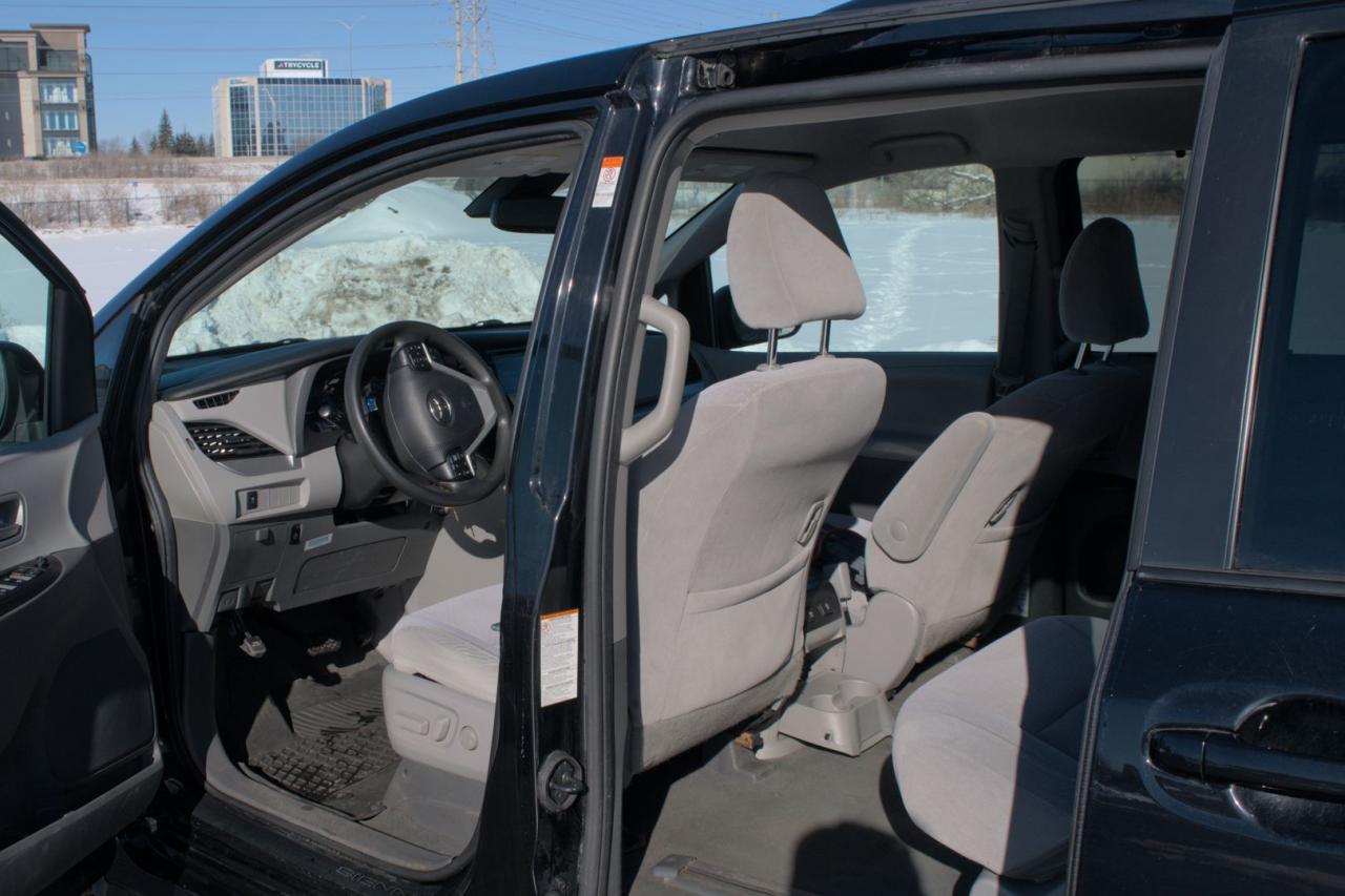 2020 Toyota Sienna LE 8-Passenger - Photo #4