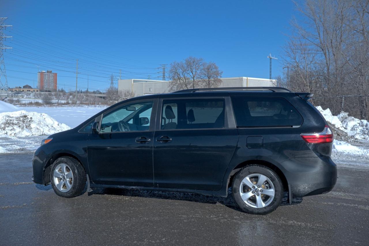 2020 Toyota Sienna LE 8-Passenger - Photo #2