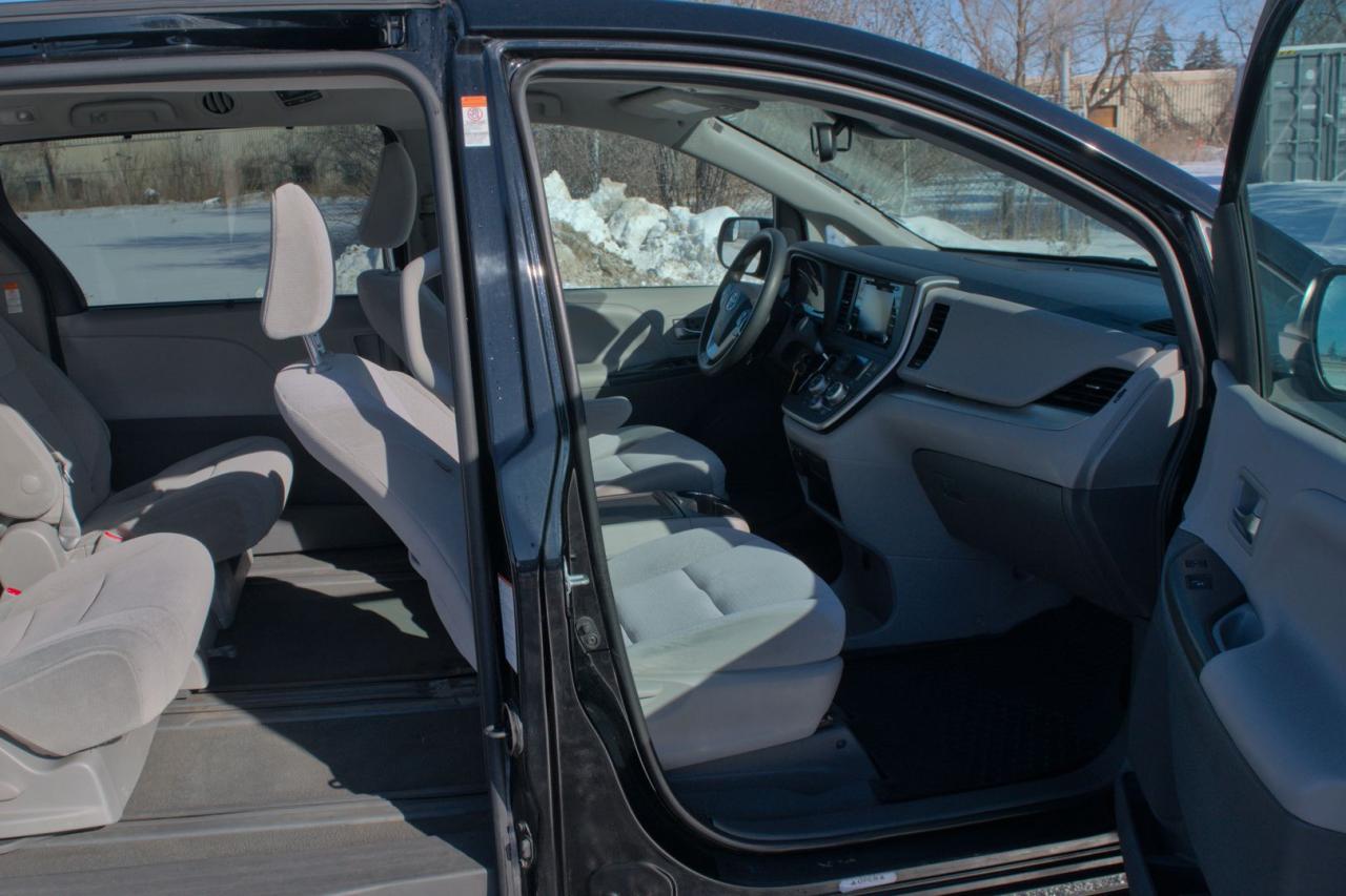 2020 Toyota Sienna LE 8-Passenger - Photo #6