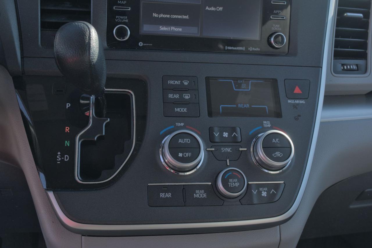2020 Toyota Sienna LE 8-Passenger - Photo #13