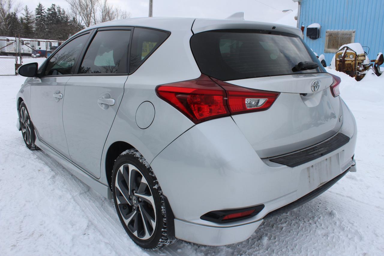 2017 Toyota Corolla iM  Photo2