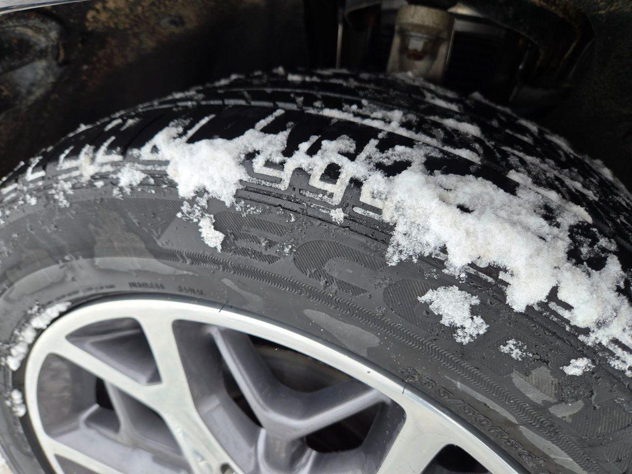 2020 Jeep Grand Cherokee Overland - Photo #10