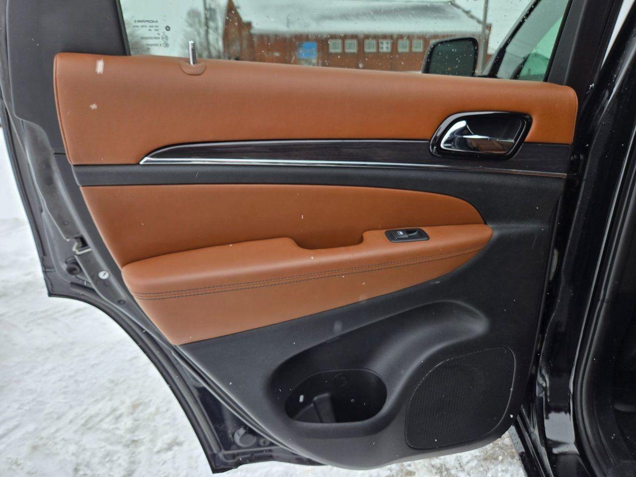 2020 Jeep Grand Cherokee Overland - Photo #30