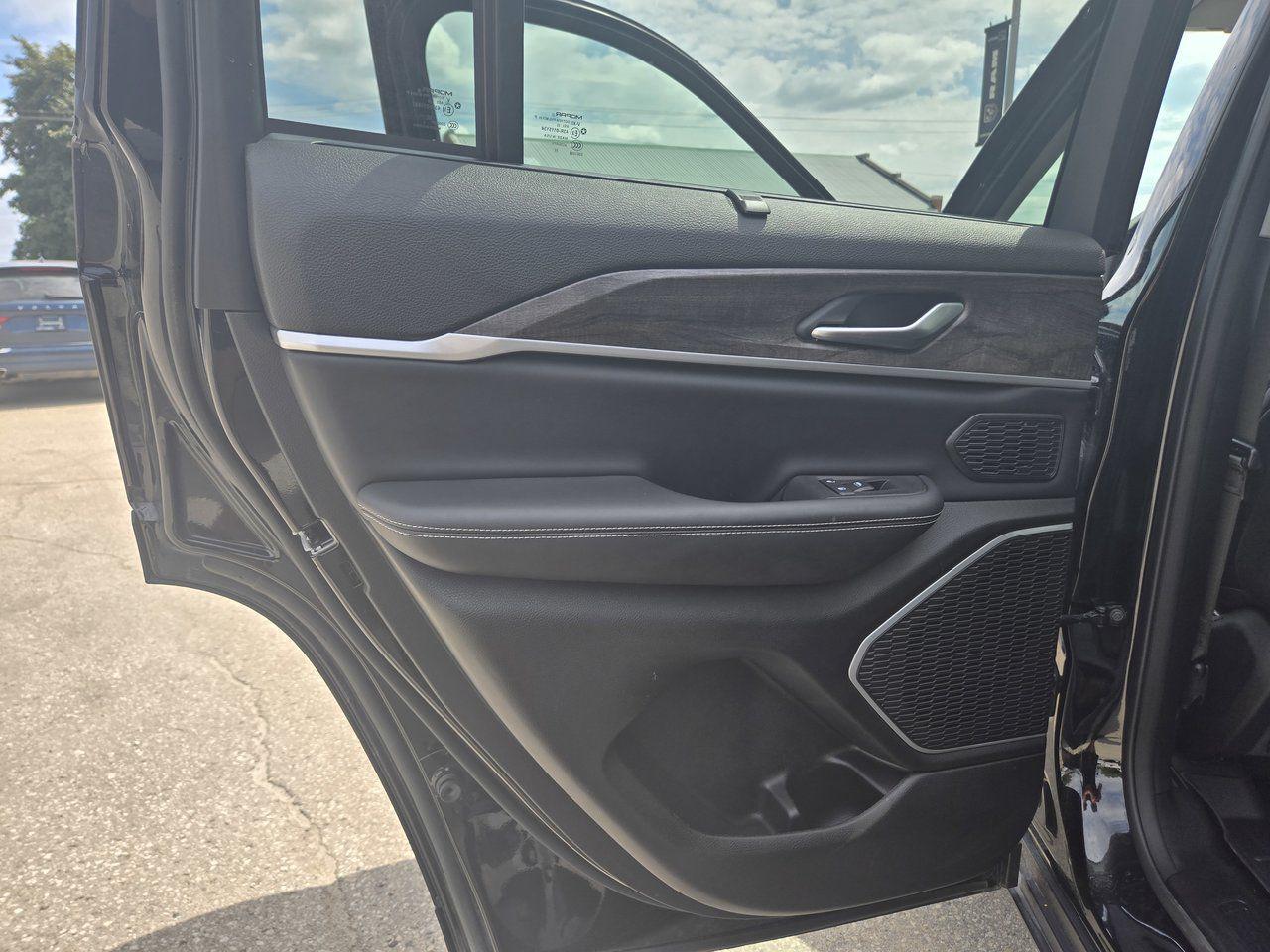 2023 Jeep Grand Cherokee 4XE BASE - Photo #29