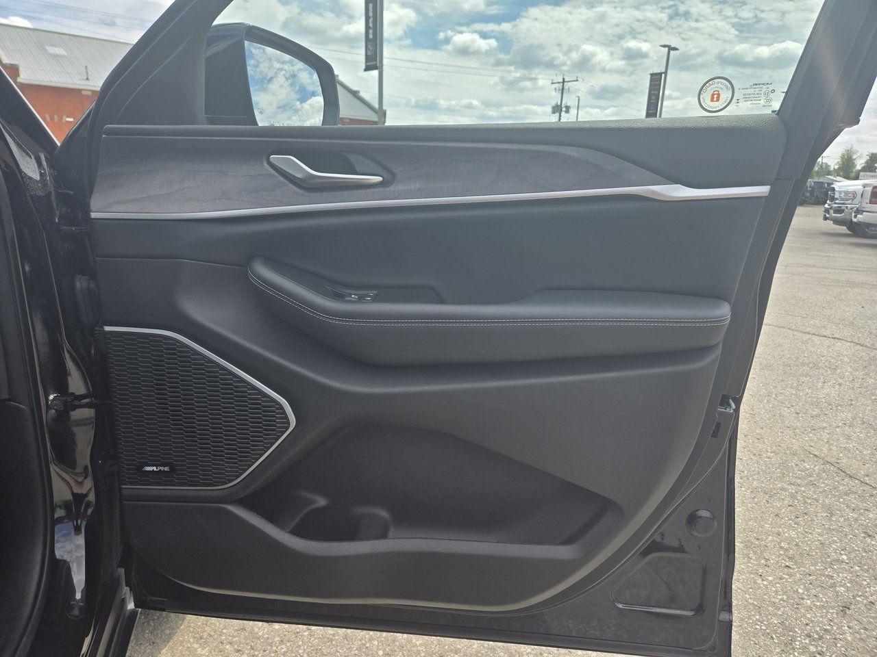 2023 Jeep Grand Cherokee 4XE BASE - Photo #31