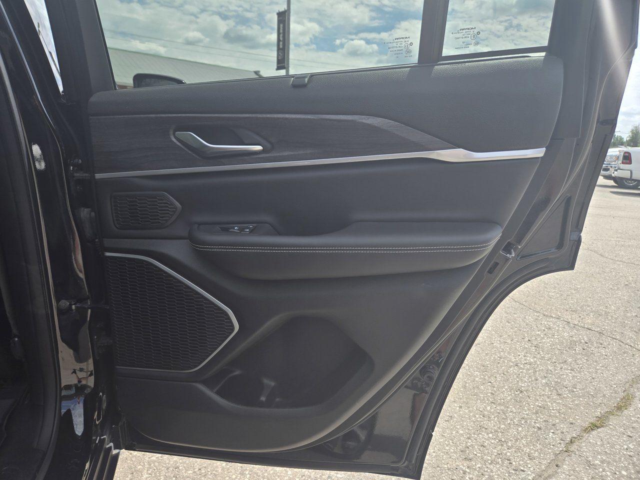 2023 Jeep Grand Cherokee 4XE BASE - Photo #30