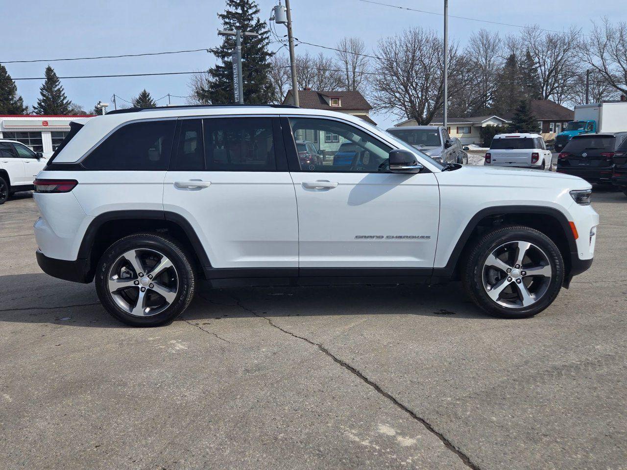 2023 Jeep Grand Cherokee 4XE BASE - Photo #4