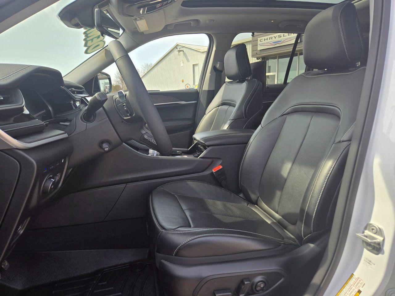 2023 Jeep Grand Cherokee 4XE BASE - Photo #12