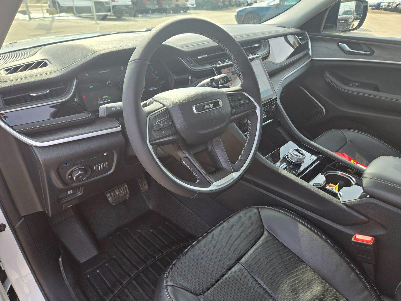 2023 Jeep Grand Cherokee 4XE BASE - Photo #13