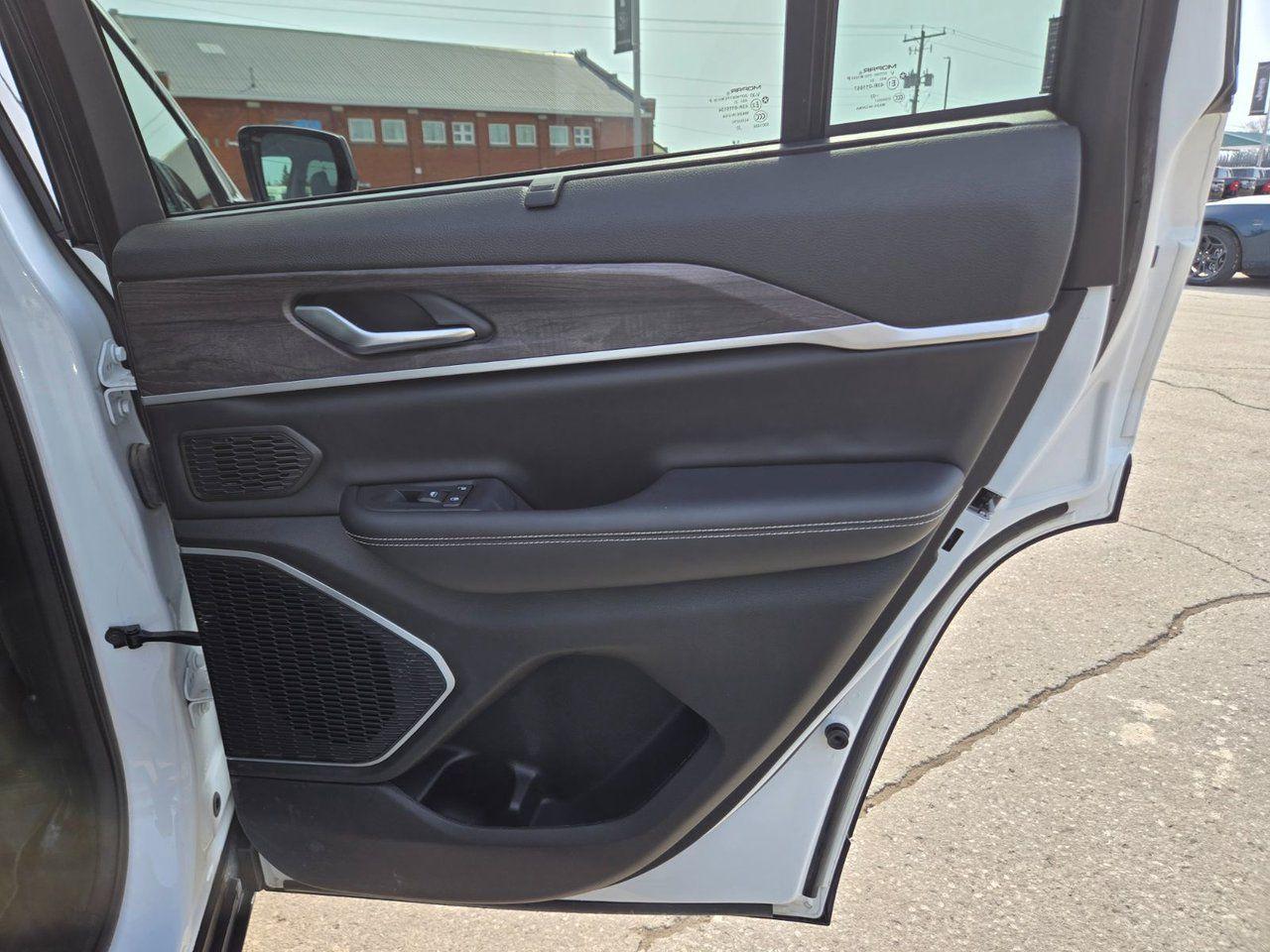 2023 Jeep Grand Cherokee 4XE BASE - Photo #31