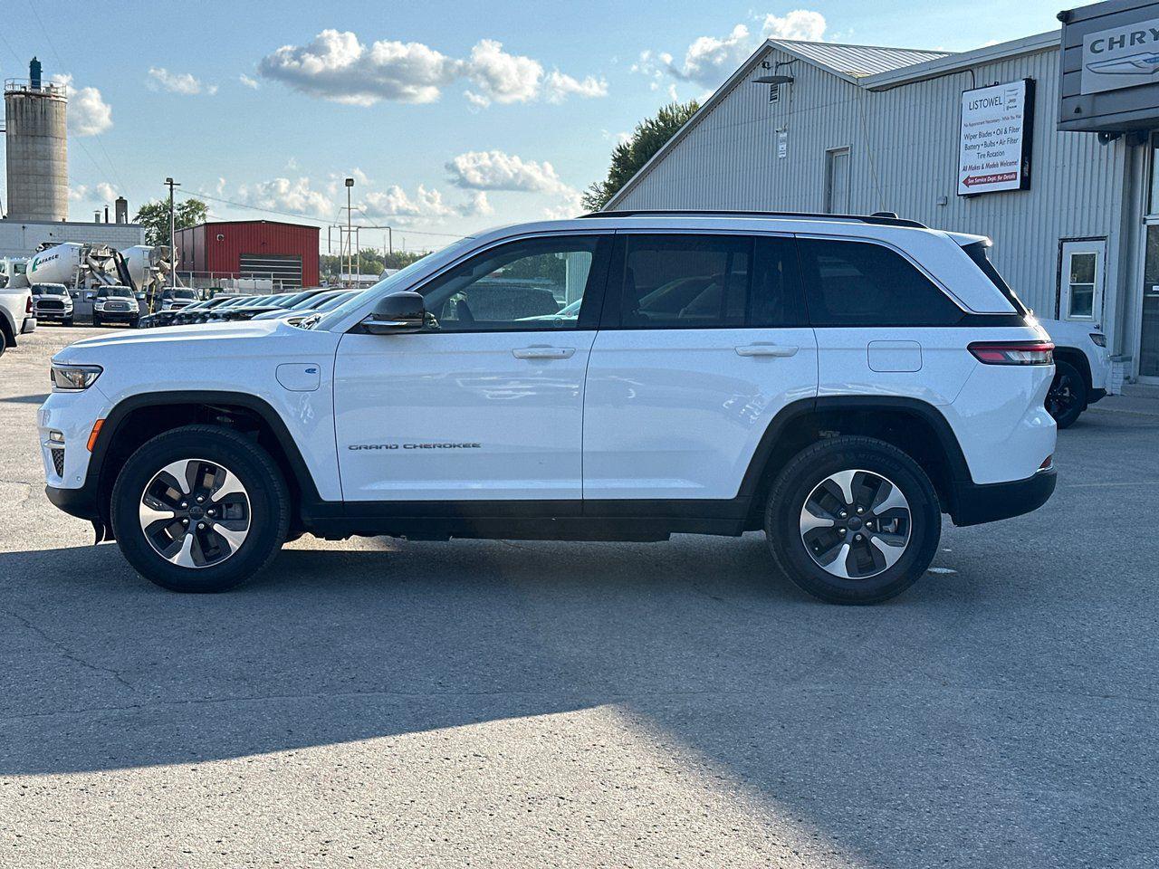 2023 Jeep Grand Cherokee 4XE BASE - Photo #4