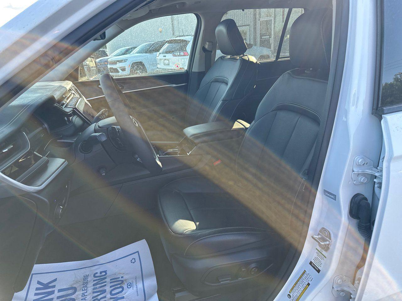 2023 Jeep Grand Cherokee 4XE BASE - Photo #11