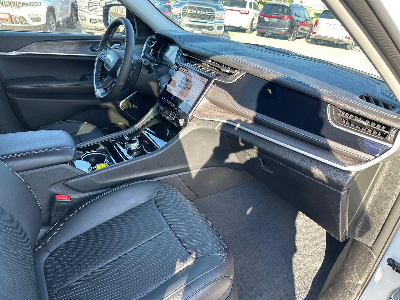 2023 Jeep Grand Cherokee 4XE BASE - Photo #15
