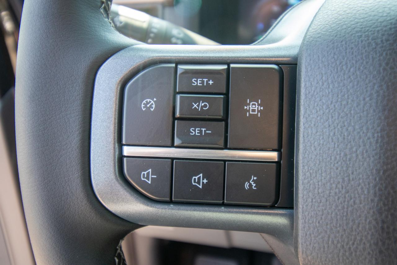 2025 Ford F-150 Lightning XLT 4WD SuperCrew 5.5' Box Photo5
