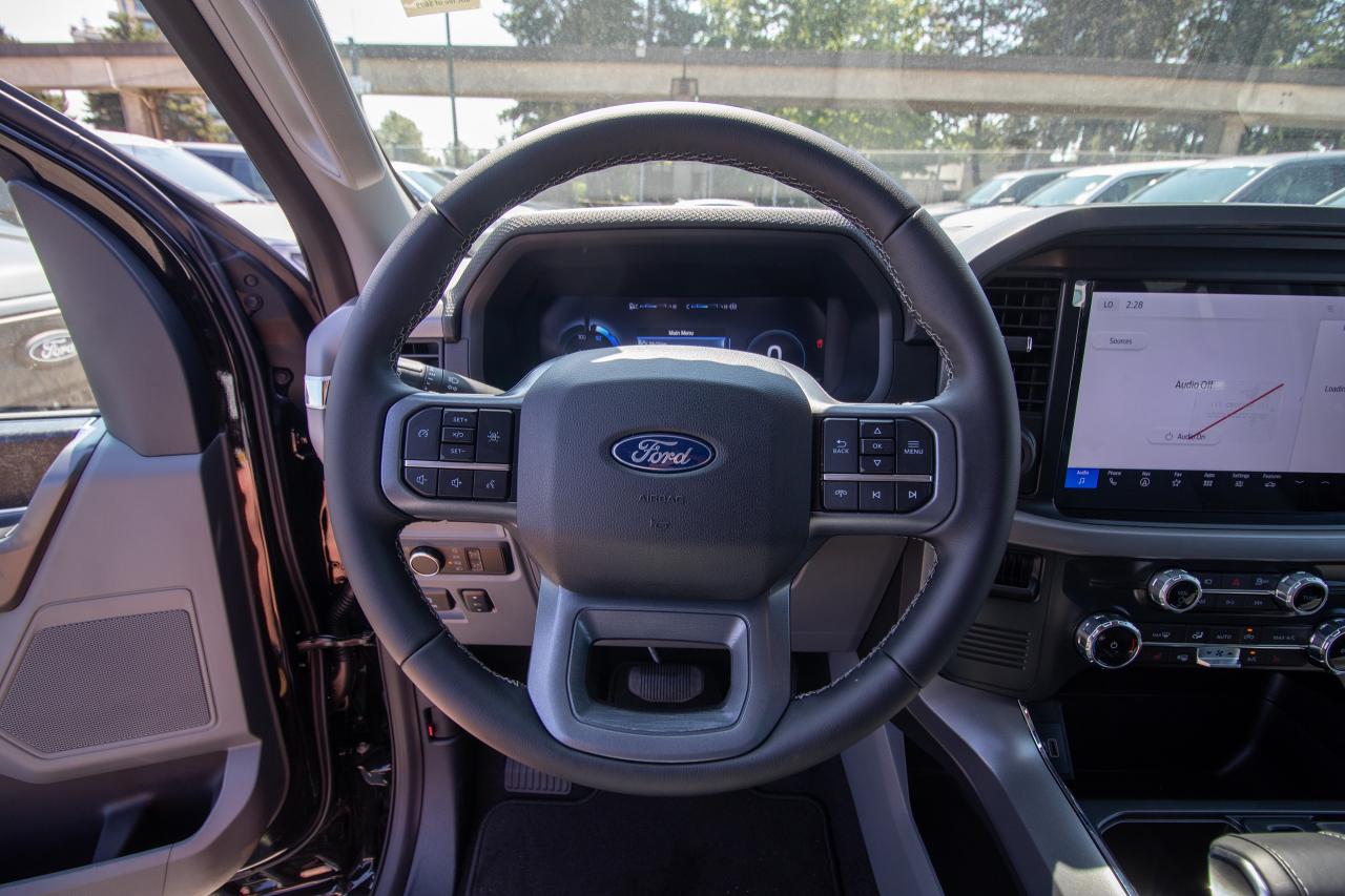 2025 Ford F-150 Lightning XLT 4WD SuperCrew 5.5' Box Photo5