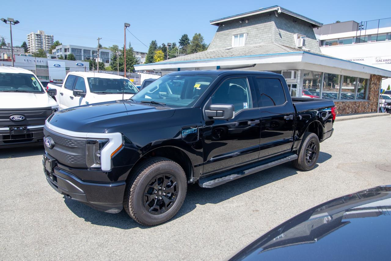 2025 Ford F-150 Lightning XLT 4WD SuperCrew 5.5' Box Photo1