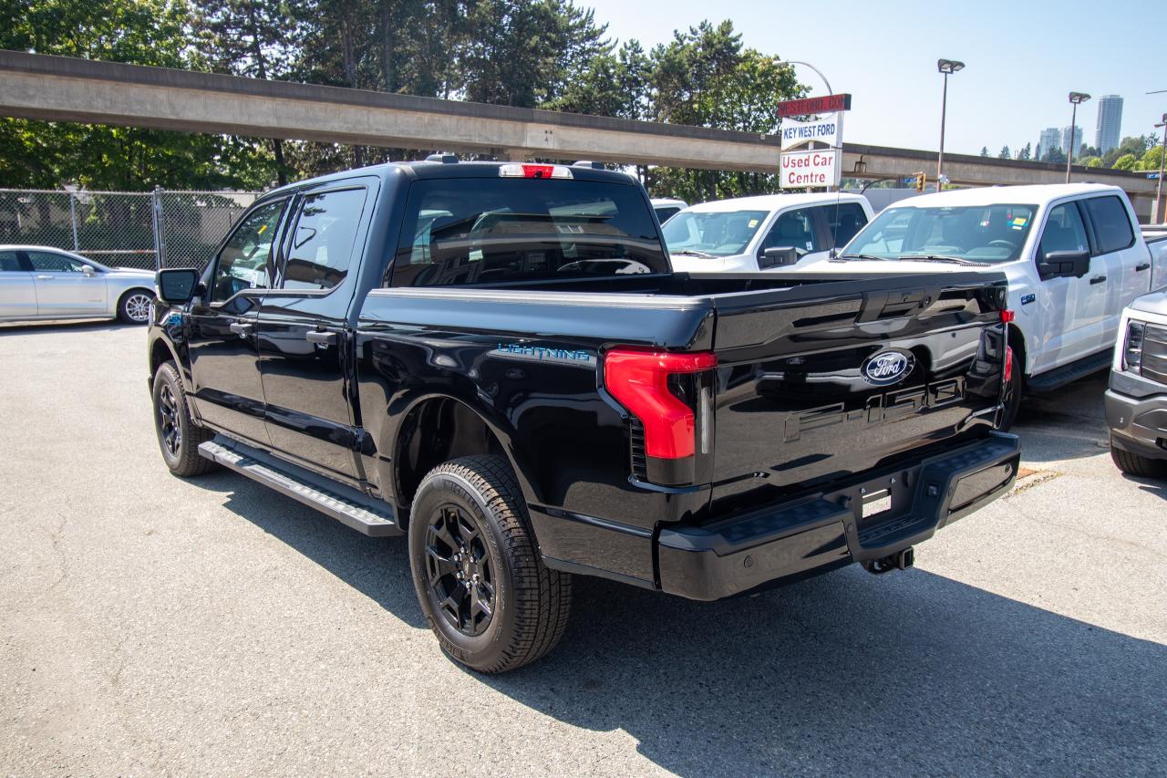 2025 Ford F-150 Lightning XLT 4WD SuperCrew 5.5' Box Photo5