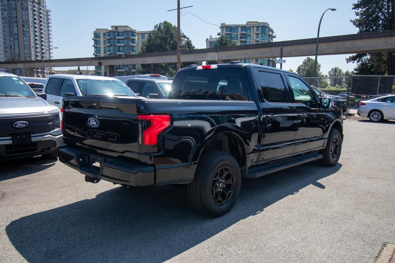 2025 Ford F-150 Lightning XLT 4WD SuperCrew 5.5' Box Photo4
