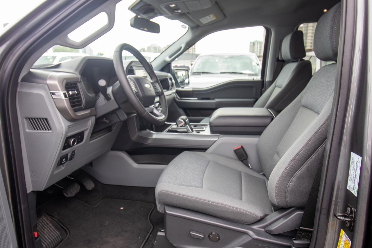 2025 Ford F-150 Lightning XLT 4WD SuperCrew 5.5' Box Photo5