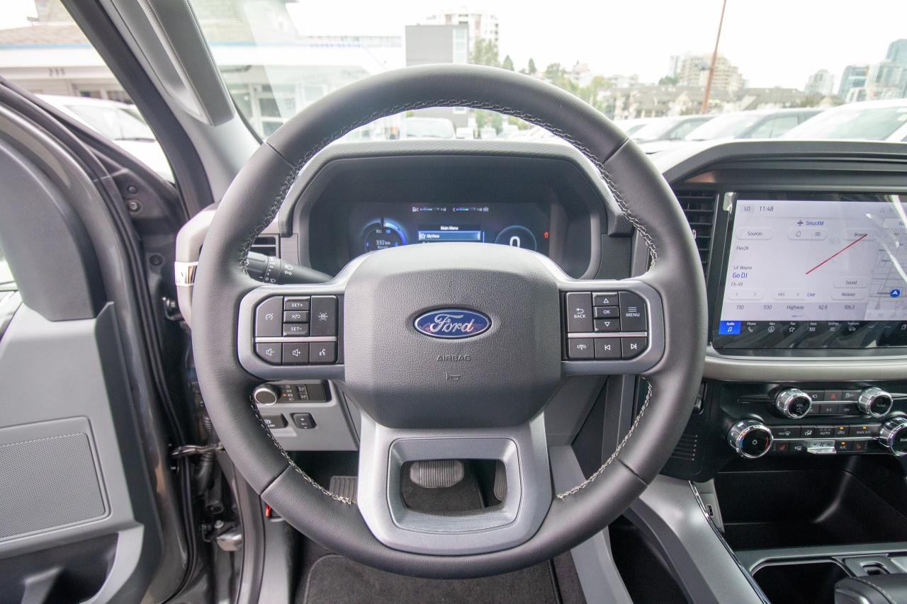 2025 Ford F-150 Lightning XLT 4WD SuperCrew 5.5' Box Photo5