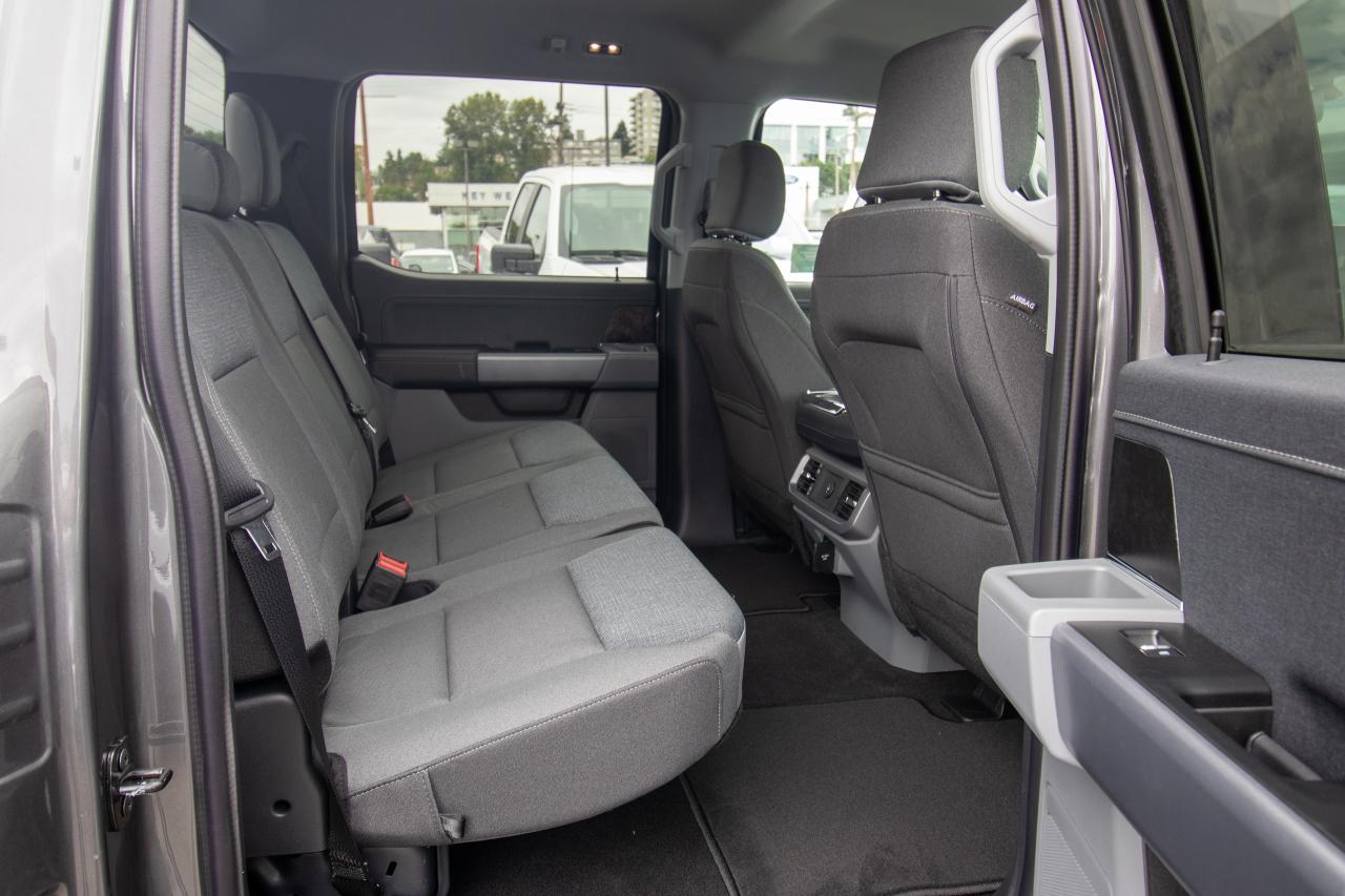2025 Ford F-150 Lightning XLT 4WD SuperCrew 5.5' Box Photo5
