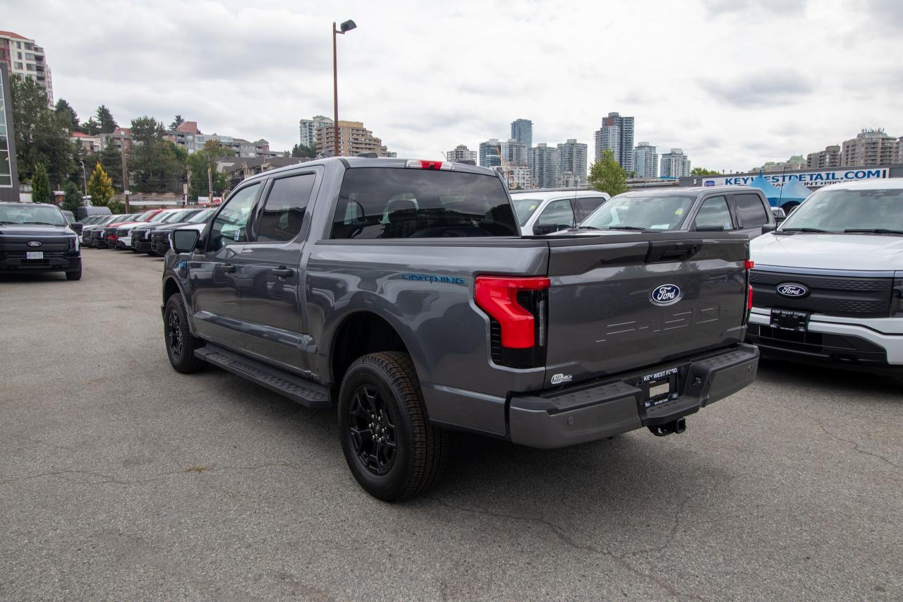 2025 Ford F-150 Lightning XLT 4WD SuperCrew 5.5' Box Photo5
