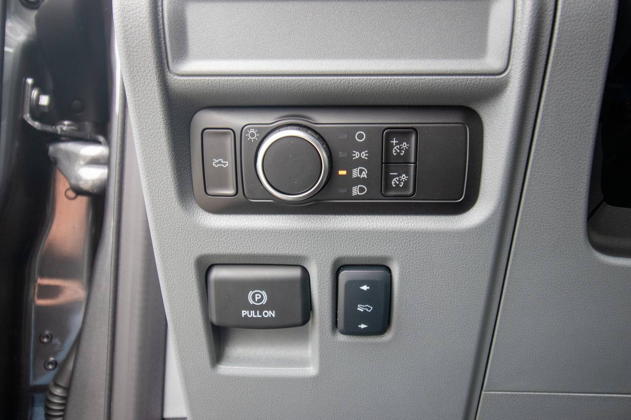 2025 Ford F-150 Lightning XLT 4WD SuperCrew 5.5' Box Photo5