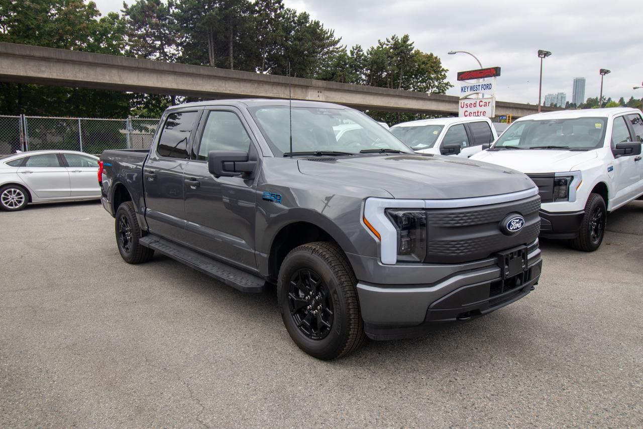 2025 Ford F-150 Lightning XLT 4WD SuperCrew 5.5' Box Photo