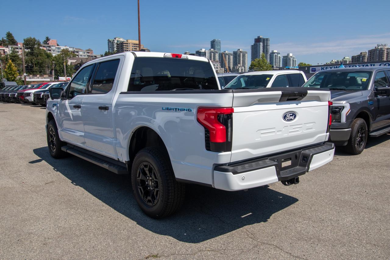 2025 Ford F-150 Lightning XLT 4WD SuperCrew 5.5' Box Photo5
